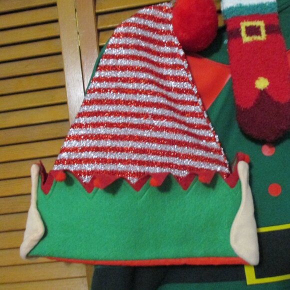 North Pole Trading Co  Elf top, hat & new socks outfit Christmas like new sz XXL - Picture 3 of 8